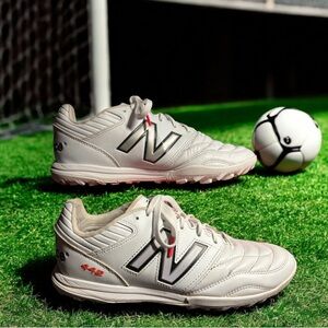 New Balance White 422 V2 TF Soccer Shoes Cleats - Size 10
